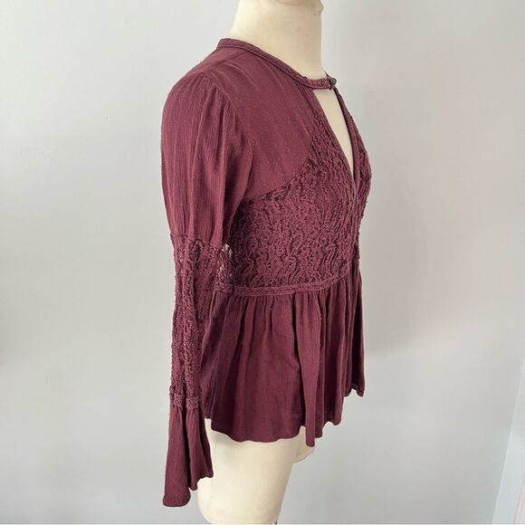 AE American Eagle Burgundy Lace Bell Sleeve Blouse Size Medium - Picture 3 of 6